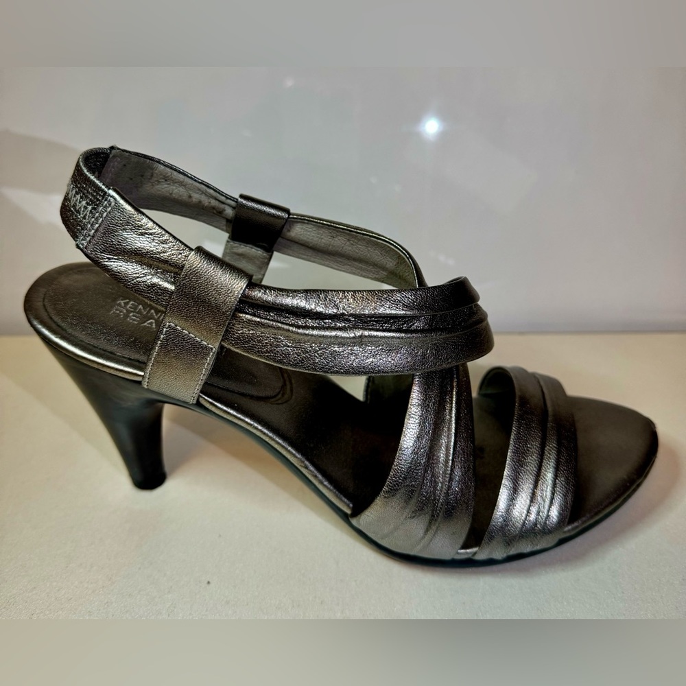 Kenneth Cole Reaction leather Heels Silver Metallic Women’s Shoe 7 - Picture 11 of 16